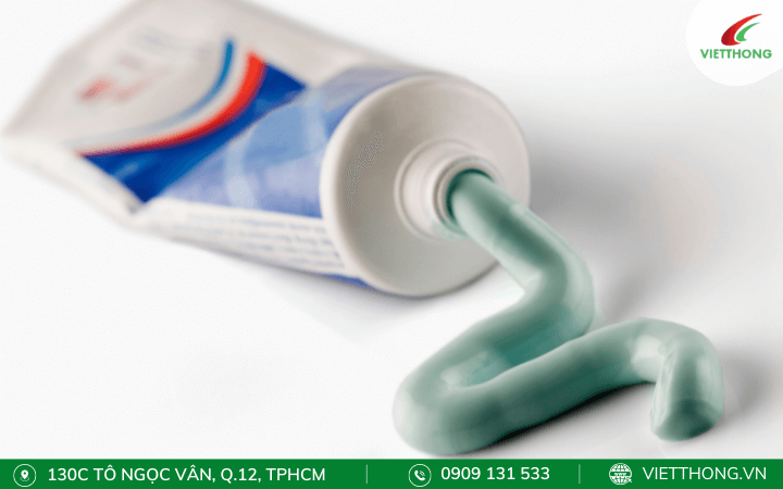 Sử dụng kem đánh răng Sử dụng kem đánh răng