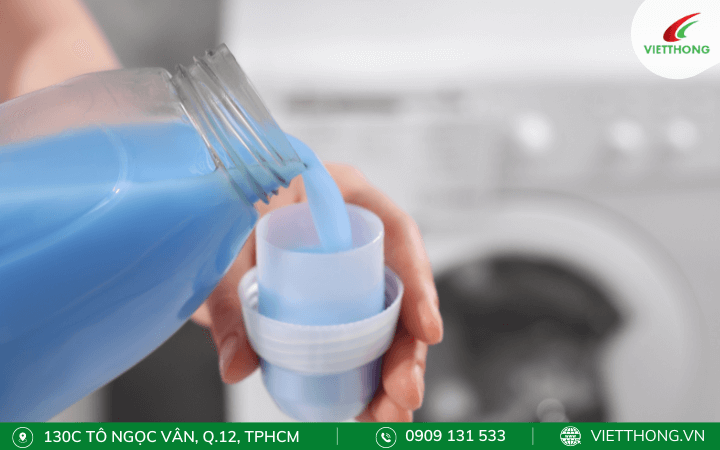 Diệt bọ xít hút máu bằng nước xả vải