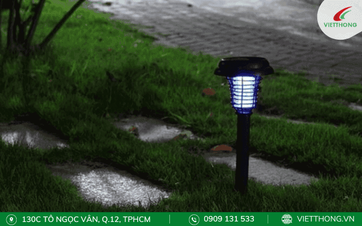 Sử dụng đèn bắt côn trùng cách trị kiến cánh bay vào nhà