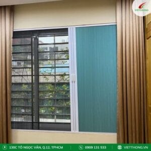 Mẫu cửa lưới chống muỗi kết hợp rèm tổ ong chống nắng
