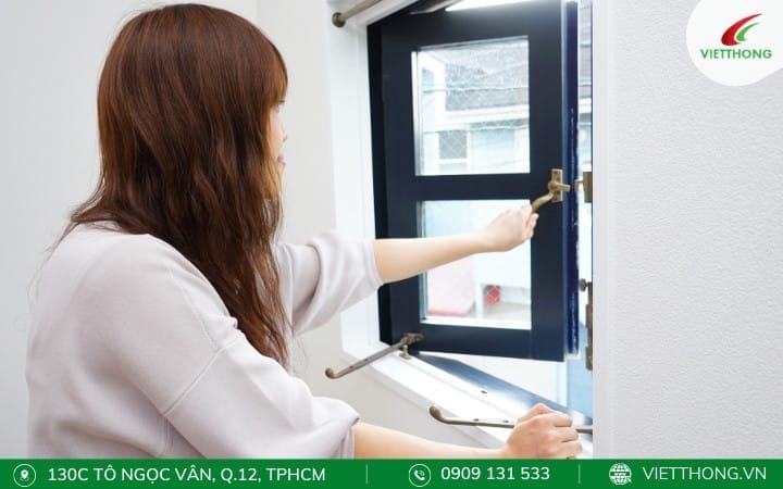 Đóng tất cả các cửa, lỗ thông gió lại khi thấy sự xuất hiện của kiến cánh