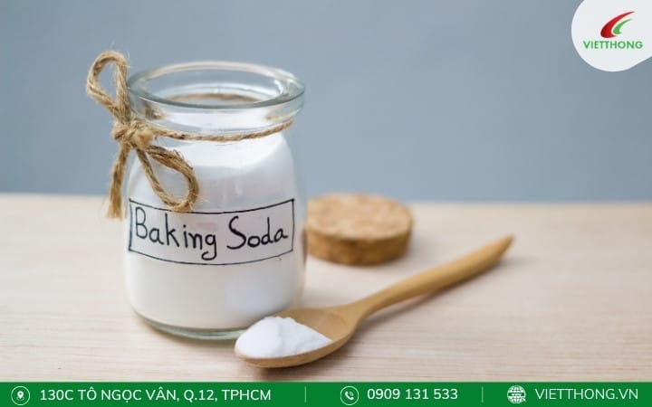 Sử dụng baking soda thoa lên vết đốt