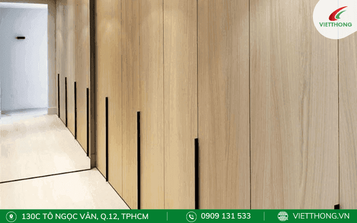 Vách ngăn từ nhựa PVC giả gỗ