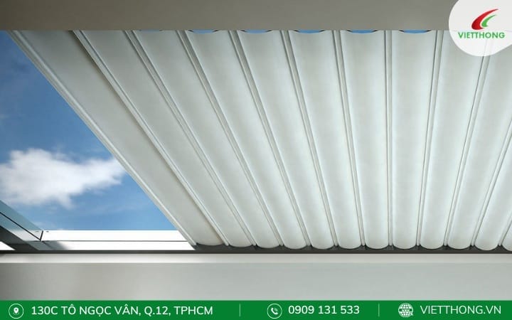 Thi công mái che di động che nắng cho khu vực giếng trời