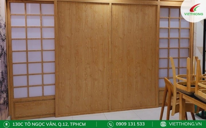Vách ngăn cửa lùa gỗ mang lại cảm giác ấm cúng, thân mật Vách ngăn cửa lùa gỗ mang lại cảm giác ấm cúng, thân mật