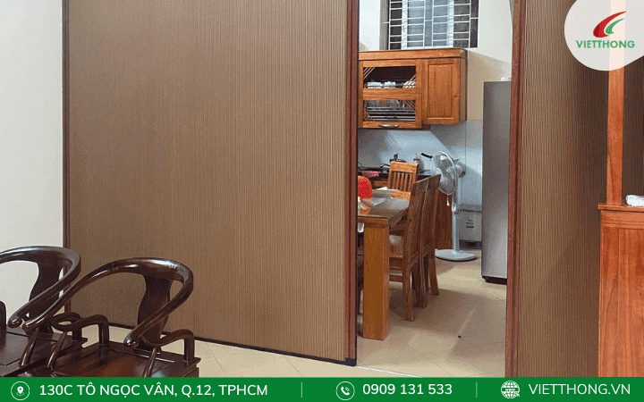 Vách ngăn mùi phòng bếp bằng rèm tổ ong màu nâu