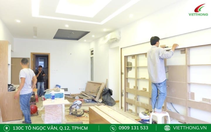 Thay thế sửa chữa cửa và các vật dụng như kệ, ghế