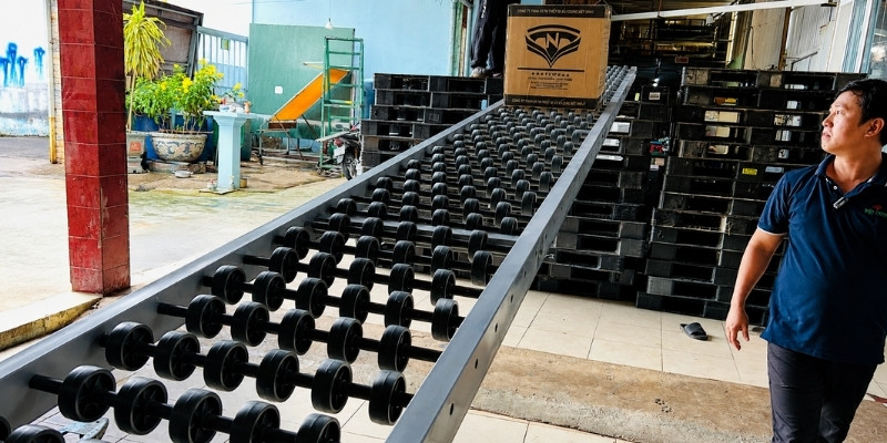Thang con lăn tải hàng thùng carton